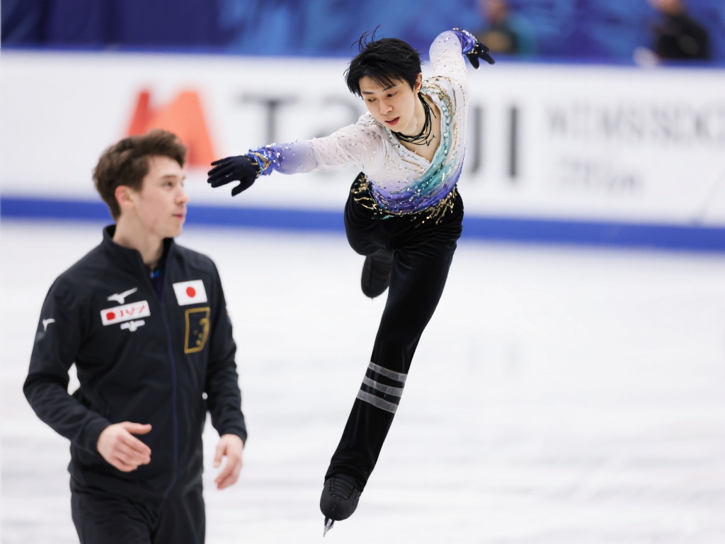 例如，同为世锦赛选手的日本花滑选手羽生结